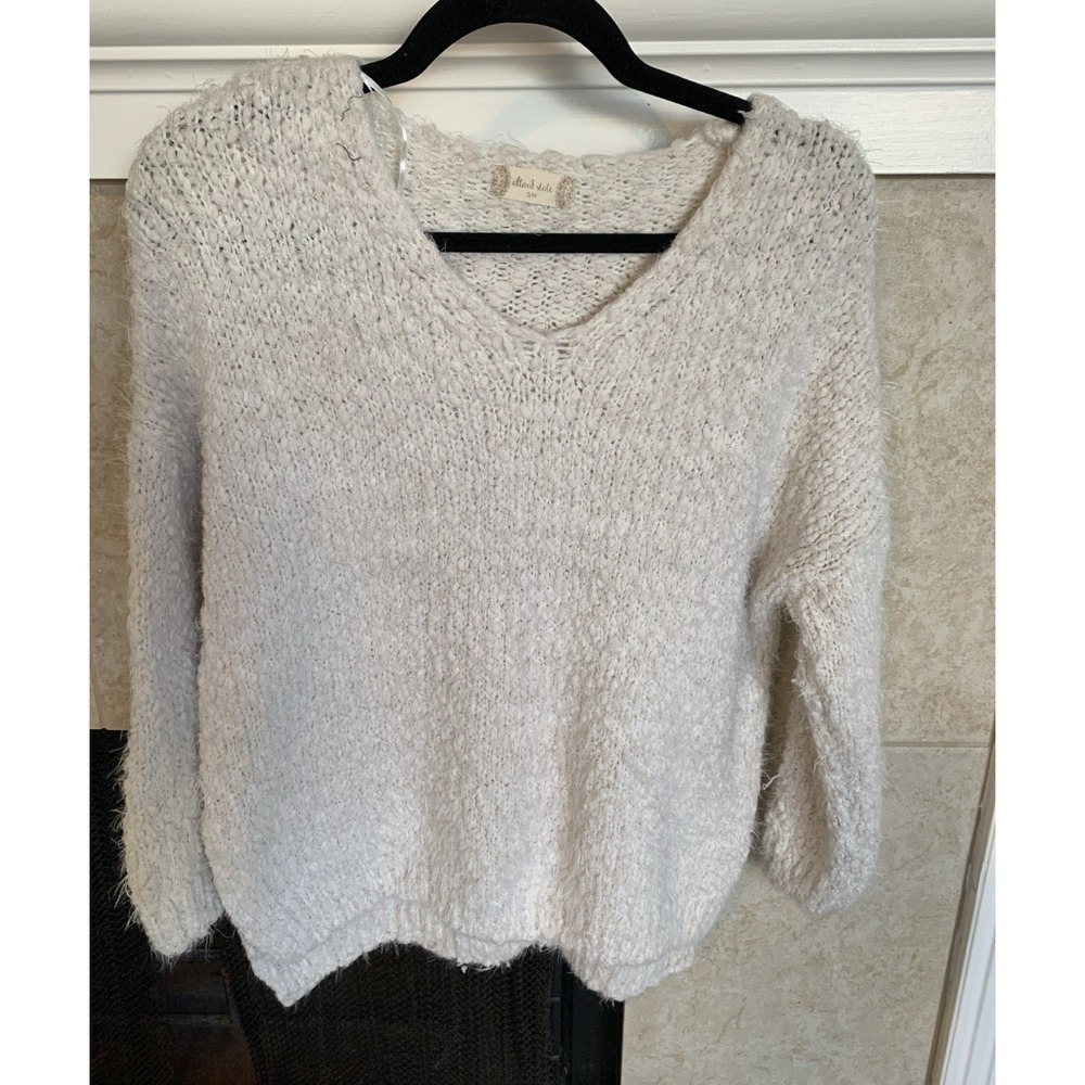 Altar'd State Sz S/M V-Neck Long Sleeve Loose Knit Slit Hem Fuzzy Sweater Ivory